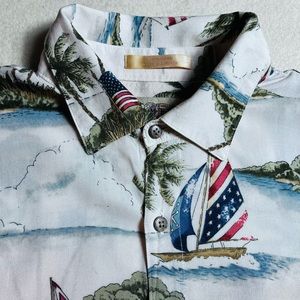 Men’s vintage 100% rayon Hawaiian American flag button down short sleeve shirt.